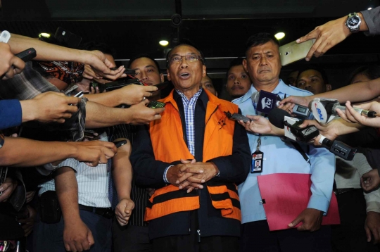 Berompi oranye, Jero Wacik resmi ditahan KPK