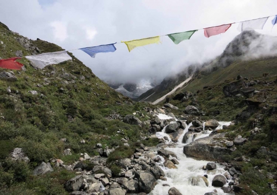 Ratusan mayat gempa Nepal ditemukan di jalur pendakian utara Everest