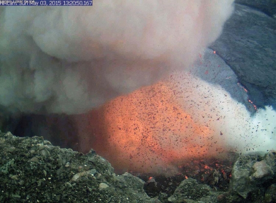 Letusan dahsyat lava Gunung Kilauea gara-gara dinding kawah runtuh