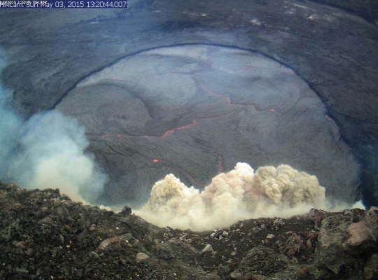 Letusan dahsyat lava Gunung Kilauea gara-gara dinding kawah runtuh