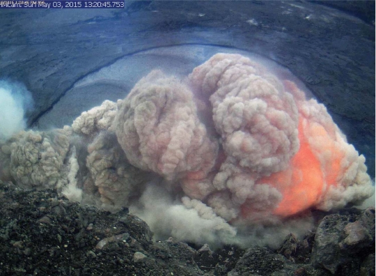Letusan dahsyat lava Gunung Kilauea gara-gara dinding kawah runtuh