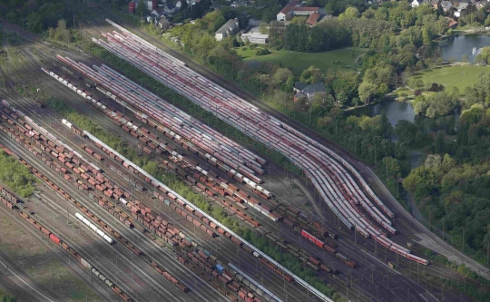 Puluhan kereta api di Jerman menumpuk akibat masinis mogok kerja