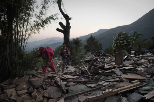 Perjalanan terjal warga pegunungan Nepal bertahan hidup usai gempa