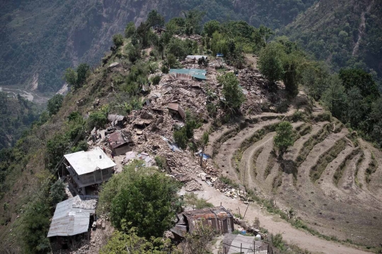 Perjalanan terjal warga pegunungan Nepal bertahan hidup usai gempa