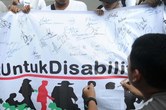 Aktivis gelar aksi simpatik tuntut fasilitas umum bagi disabilitas