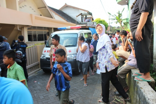 Anak dan ibu di Malang ditemukan tewas membusuk