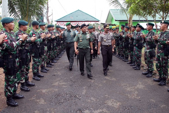 Panglima TNI bersama Kapolri tinjau pos perbatasan RI-Papua Nugini
