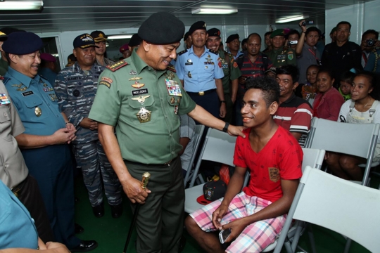 Panglima TNI bersama Kapolri tinjau pos perbatasan RI-Papua Nugini