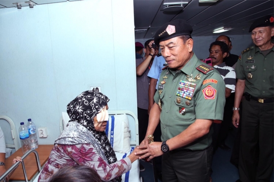 Panglima TNI bersama Kapolri tinjau pos perbatasan RI-Papua Nugini