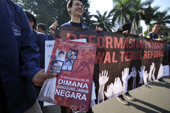 17 Tahun reformasi, mahasiswa desak Jokowi tuntaskan kasus Mei 1998