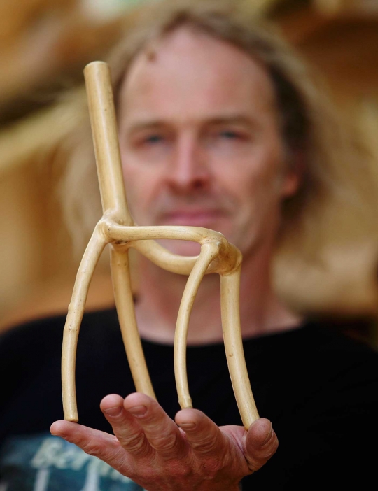 Luar biasa, seniman ini ciptakan kursi secara alami dari tumbuhan