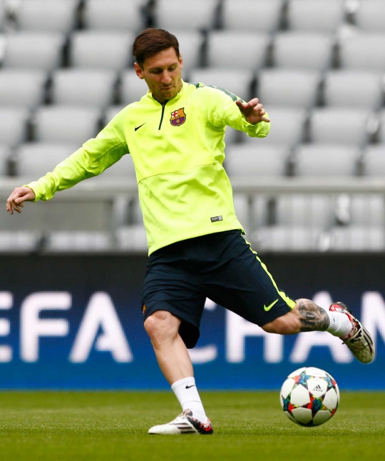 Melihat Messi dkk latihan jelang leg kedua semifinal Champions