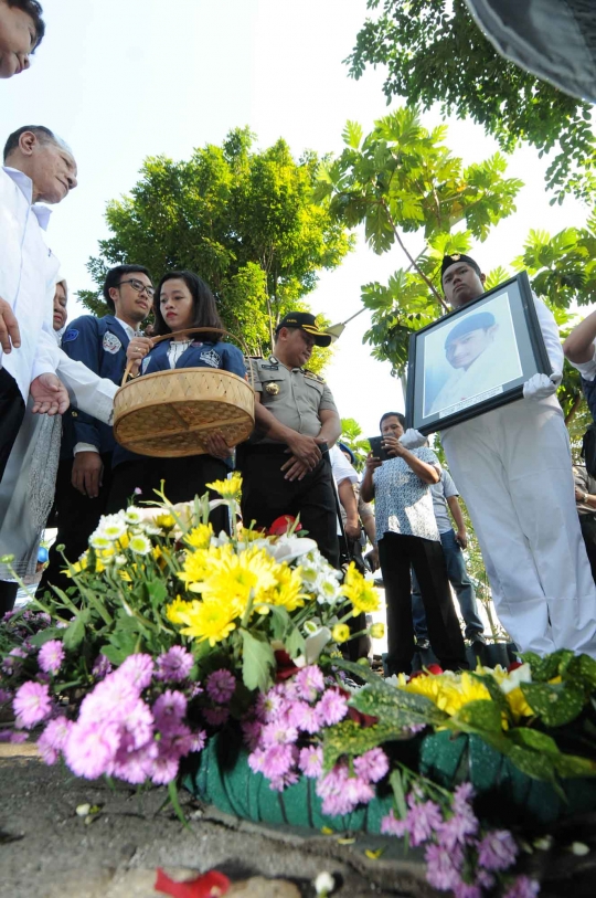 Aksi tabur bunga peringati 17 tahun Tragedi Trisakti