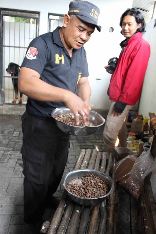 Kisah Satrio, rawat anjing K-9 seperti keluarga sendiri