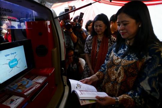 Menteri Puan luncurkan mobil Si Molek OJK