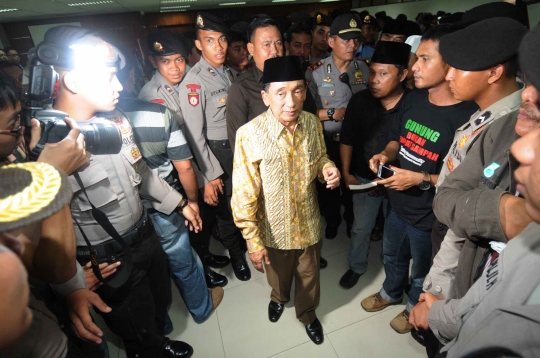 Sidang eksepsi, Fuad Amin minta diadili di Surabaya