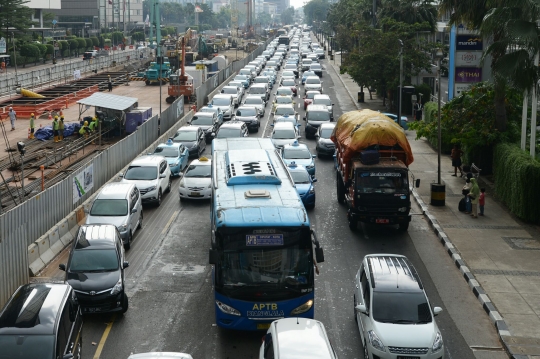 Liburan, kawasan Bundaran HI tetap macet