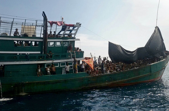 Meratapi nasib ratusan imigran Rohingya dua bulan terjebak di laut