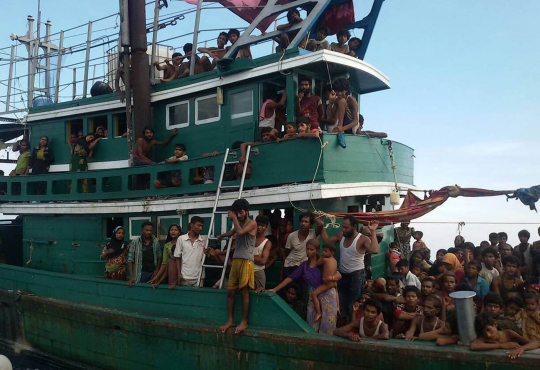 Meratapi nasib ratusan imigran Rohingya dua bulan terjebak di laut