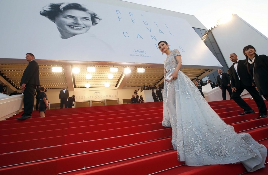 Keanggunan Li Bingbing di atas karpet merah Festival Cannes