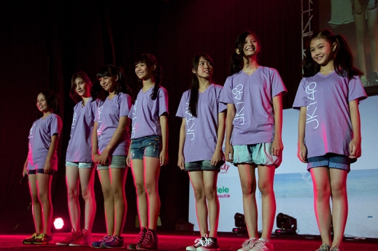 Melihat JKT48 Pareo adalah Emerald handshake event