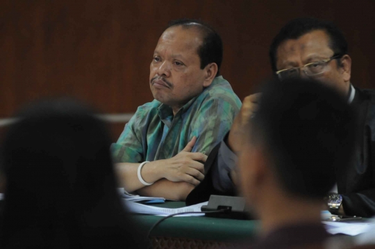 Ekspresi Sutan Bhatoegana dengar keterangan saksi saat sidang