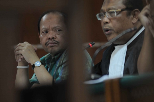Ekspresi Sutan Bhatoegana dengar keterangan saksi saat sidang