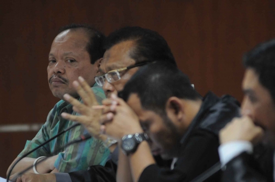 Ekspresi Sutan Bhatoegana dengar keterangan saksi saat sidang