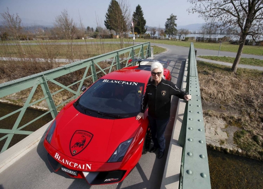 Hidup mewah, nenek 76 tahun ini hobi koleksi Lamborghini