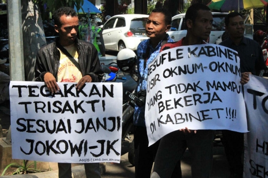 Harkitnas, massa geruduk Balai Kota Malang kritik Jokowi