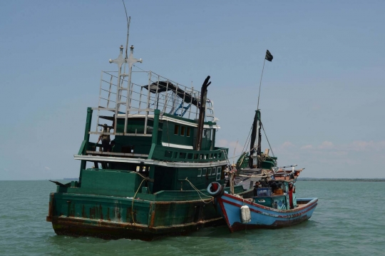 Momen dramatis penyelamatan ratusan imigran Rohingya di laut Aceh