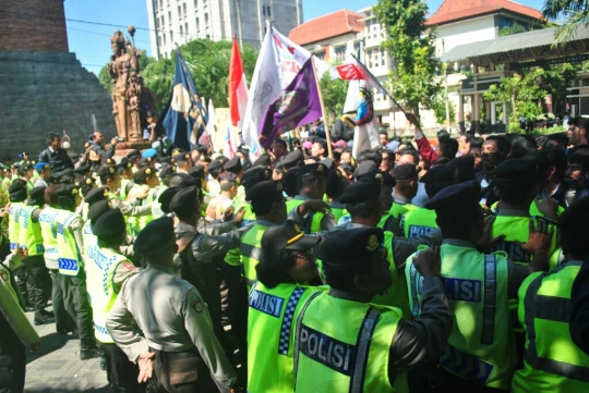 Demo hadang Jokowi di Malang, mahasiswa bawa keranda