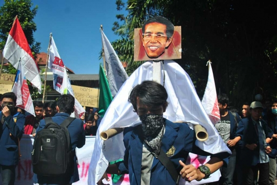 Demo hadang Jokowi di Malang, mahasiswa bawa keranda
