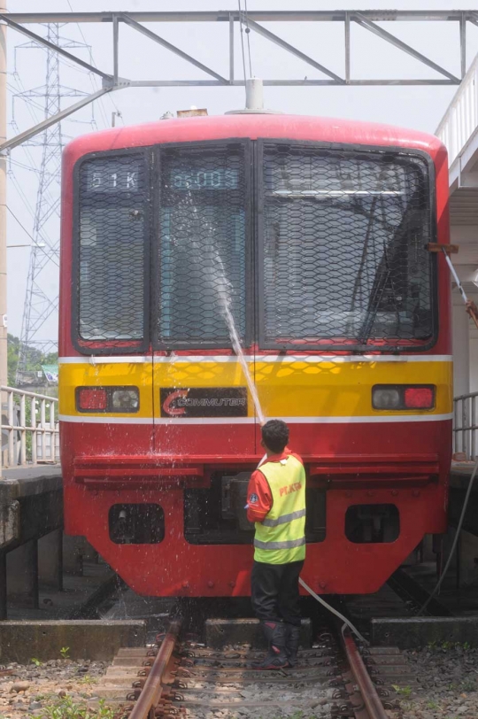 Menengok perawatan KRL Commuter Line di Dipo KCJ Depok