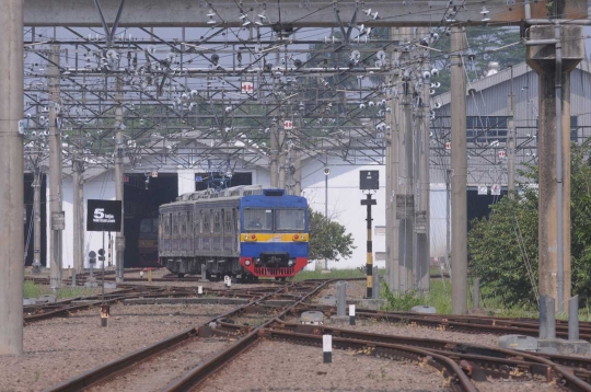 Menengok perawatan KRL Commuter Line di Dipo KCJ Depok