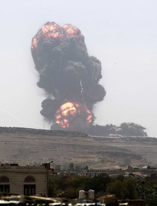 Koalisi jet tempur Saudi kembali gempur gudang senjata Houthi