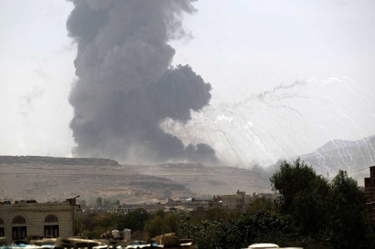 Koalisi jet tempur Saudi kembali gempur gudang senjata Houthi