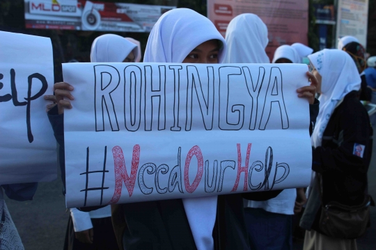 Ratusan mahasiswa Malang gelar aksi peduli Rohingya