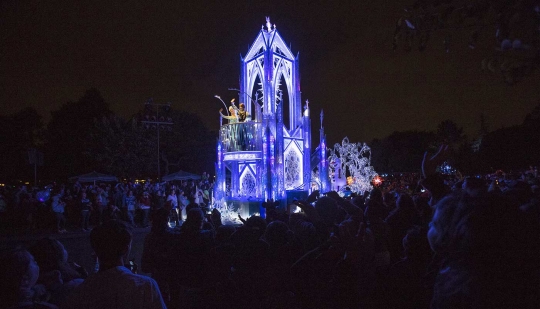 Warna-warni cahaya meriahkan perayaan Disneyland Diamond