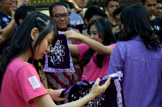 Peringati hari Kebangkitan Nasional JKT48 belajar batik bersama fans