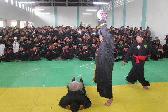 Aksi pendekar Pagar Nusa anti bacok siap amankan Muktamar NU