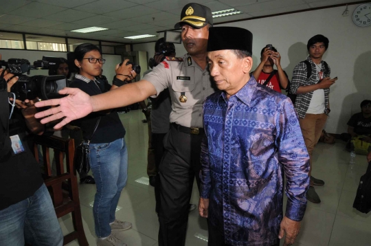 Ekspresi Fuad Amin usai eksepsi ditolak Pengadilan Tipikor