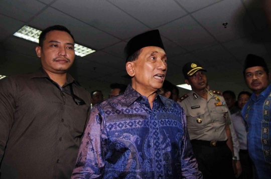 Ekspresi Fuad Amin usai eksepsi ditolak Pengadilan Tipikor