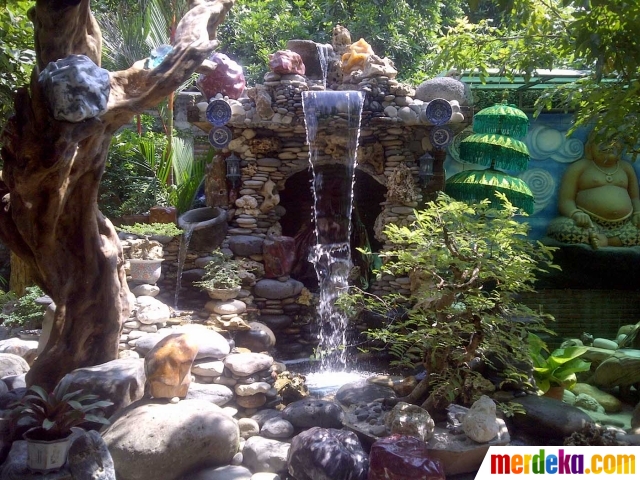 Foto : Indahnya taman berisi ribuan batu akik di Semarang 