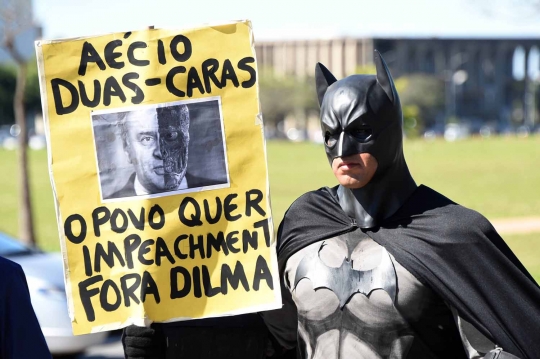 Aksi Batman ikut demo tuntut Presiden Brasil mundur