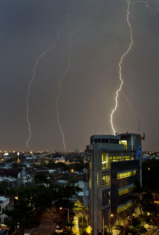 Menyaksikan keganasan petir hantui langit Kolombia