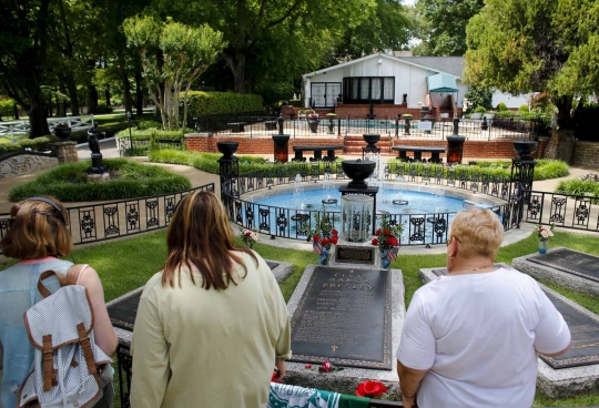 Mengunjungi megahnya rumah Elvis Presley di Graceland