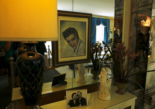 Mengunjungi megahnya rumah Elvis Presley di Graceland