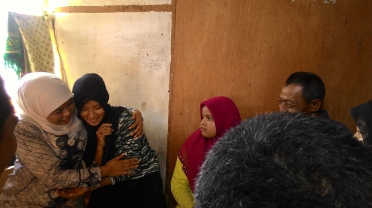 Mensos Khofifah saat blusukan warga miskin di Aceh