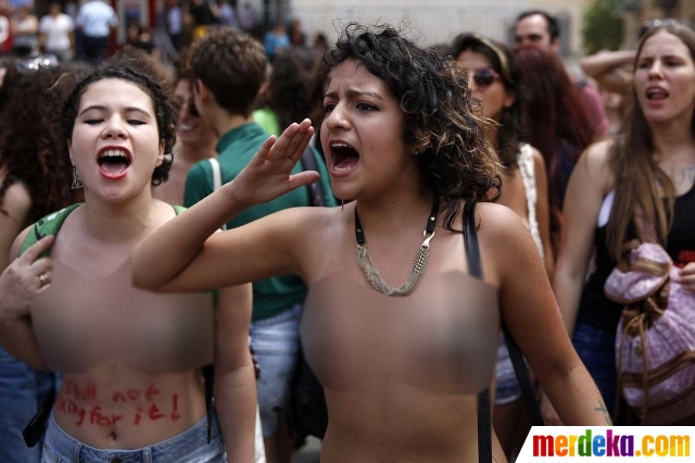 Foto : Protes pelecehan seksual di Israel, aktivis nekat 